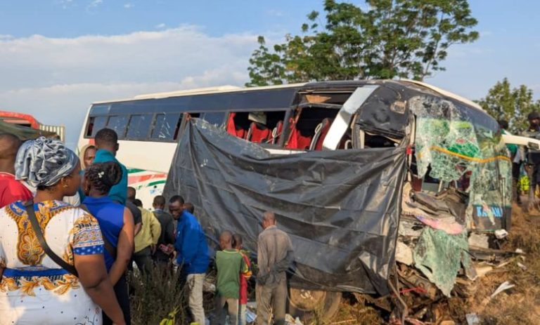 Ajali ya basi na roli Geita, Mtu mmoja afariki