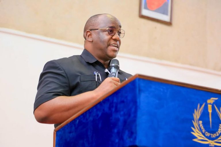 JIFUNZE KUISHI NDANI YA KIPATO CHAKO - RC MTANDAKatika semina ya mafunzo ya elimu ya fedha iliyo (1)