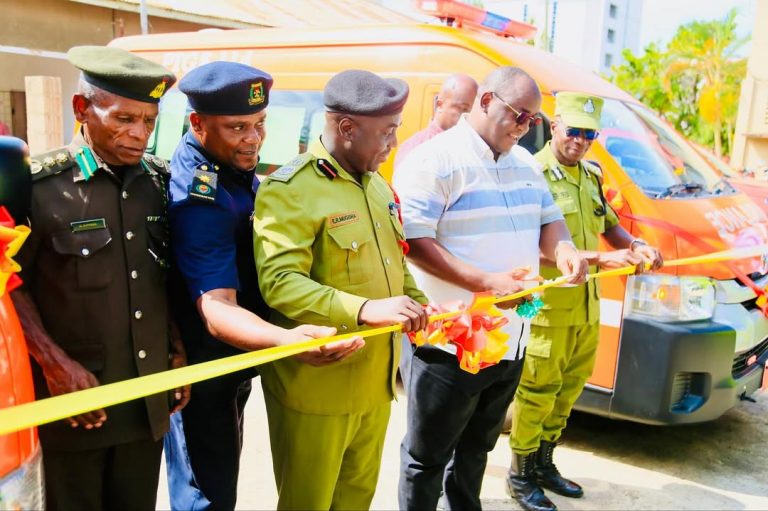 SERIKALI YAKABIDHI MAGARI 6 YA ZIMAMOTO MWANZA, RC MTANDA ATAKA YATUMIKE KITAALUMAMkuu wa Mkoa w (4)