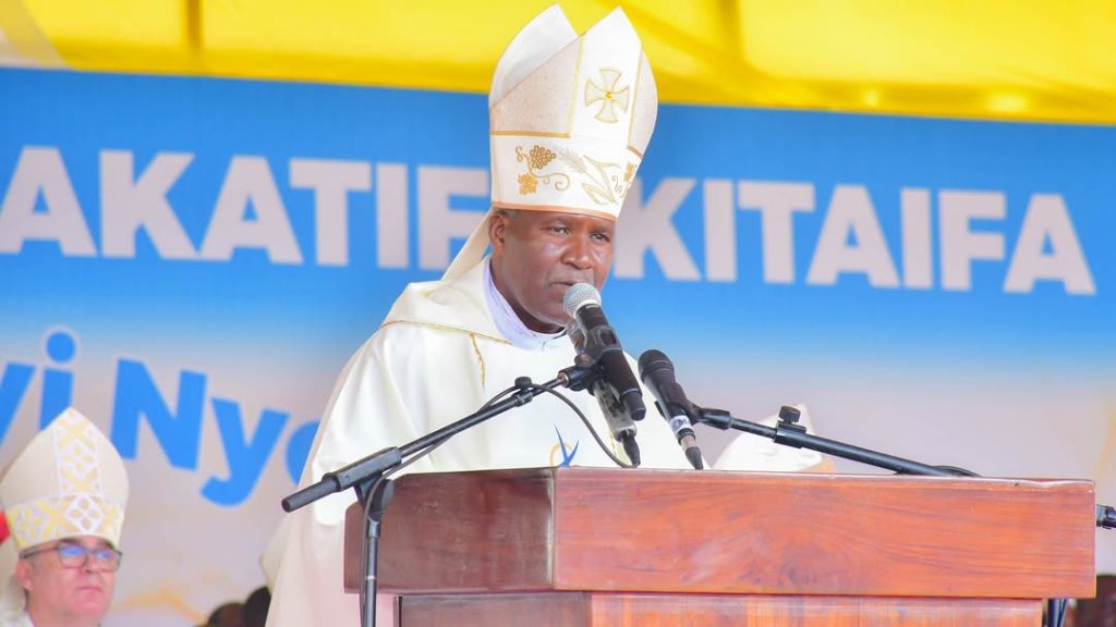 Rais wa Baraza la Maaskofu Katoliki Tanzania Mhashamu Askofu Wolfgang Pisa OFM Cap wakati wa Mis (1)