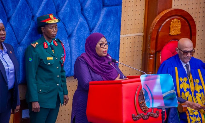 Samia akifungua Bunge