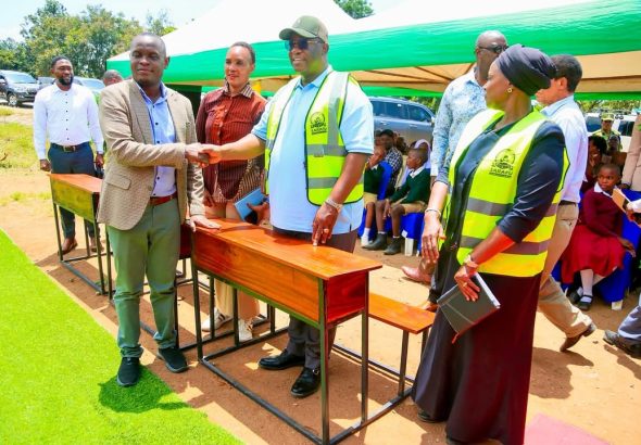 RC MTANDA ALIPONGEZA JIJI LA MWANZA KWA HATUA YA KUJIKWAMUA NA UPUNGUFU WA MADAWATIMkuu wa Mkoa (3)