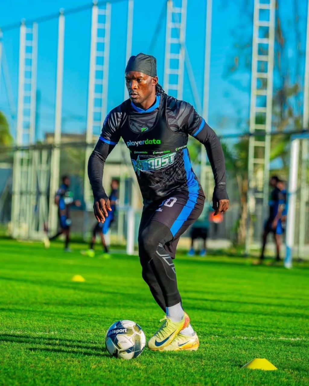 FADLU-DAVIDS-AMTAKA-KHALID-AUCHO-RAJA-CASABLACA-Wakati-kikosi-cha-Singida-Black-Stars-kikitaraj.heic-1024x1280