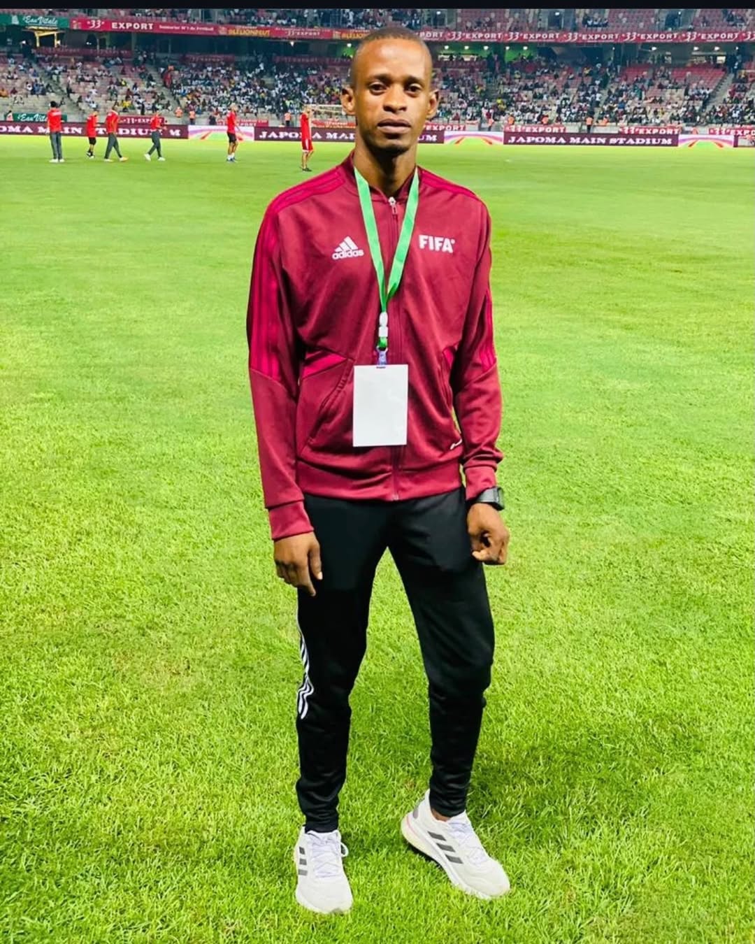 Mwamuzi picha namba moja Kassim Mpanga kutoka Dar-es-salaam ambaye alikuwa mwamuzi msaidizi namb