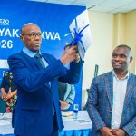 Naibu Katibu Mkuu wa Wizara ya Habari, Utamaduni, Sanaa na Michezo Ndg. Methusela Ntonda akikat