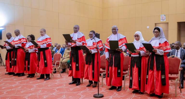 Waheshimiwa Majaji wa Mahakama ya Rufani wakiapa Kiapo cha Maadili kwenye hafla iliyofanyika Iku